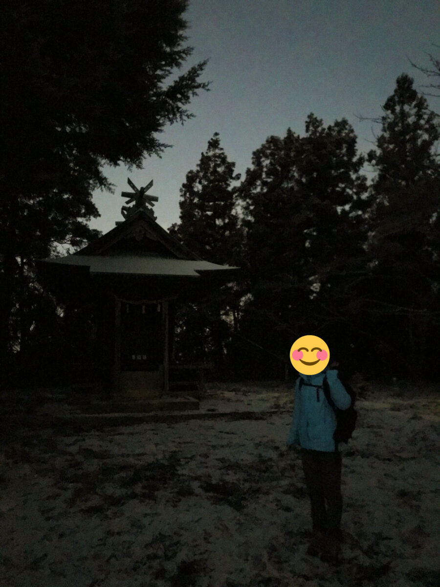 暗くて写真はほぼ撮れなかったので、一気に山頂。
高龗神社で初詣です！