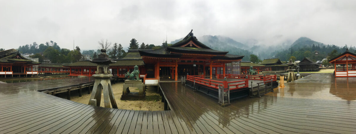 前乗り観光。厳島神社です。